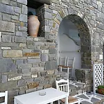 Zefi Hotel&suites 4* Naousa