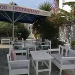 Zefi Hotel&suites Naousa