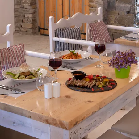 Zefi & Hotel Naousa (Paros)