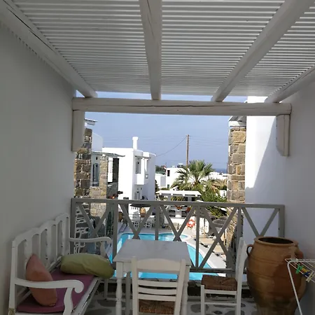 Zefi & Hotell Naousa