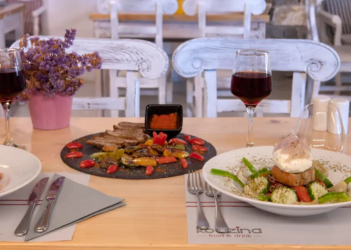 Zefi & 4* Naousa (Paros)