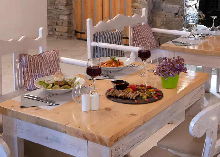 Zefi & Hotel Naousa (Paros)