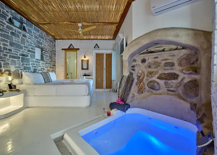 Hotel Zefi & Naousa (Paros)