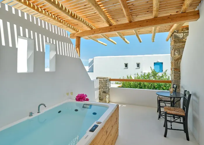 Hotel Zefi & Naousa (Paros)