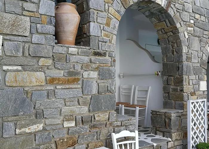 Zefi & 4* Naousa (Paros)