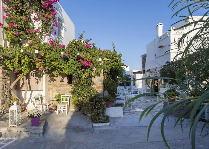 Zefi & Hotel Naousa (Paros)