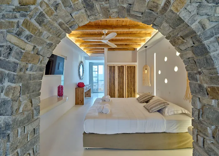 Zefi & Hotel Naousa (Paros)