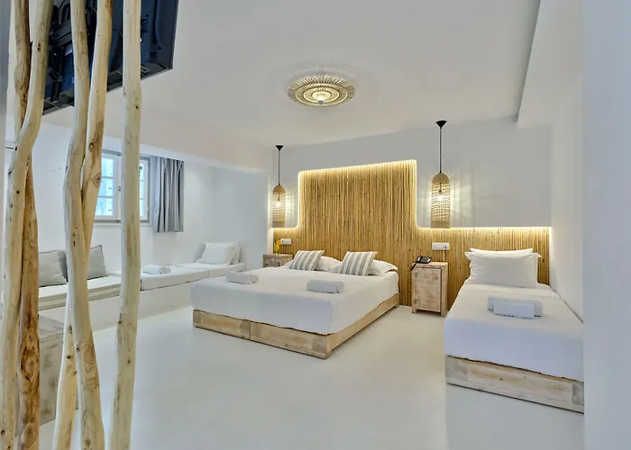 Zefi & Hotel Naousa (Paros)