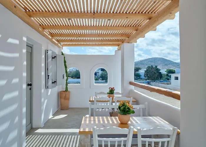 Zefi & 4* Naousa (Paros)